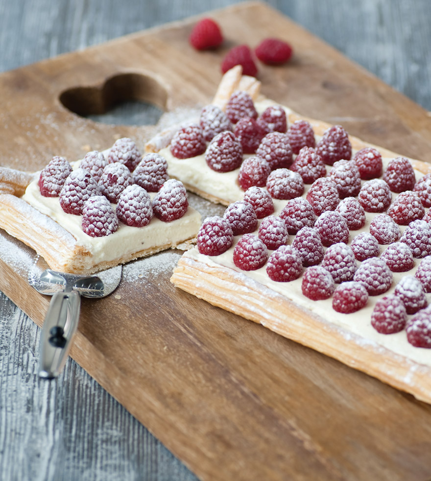 Blätterteigschnitte mit Himbeeren