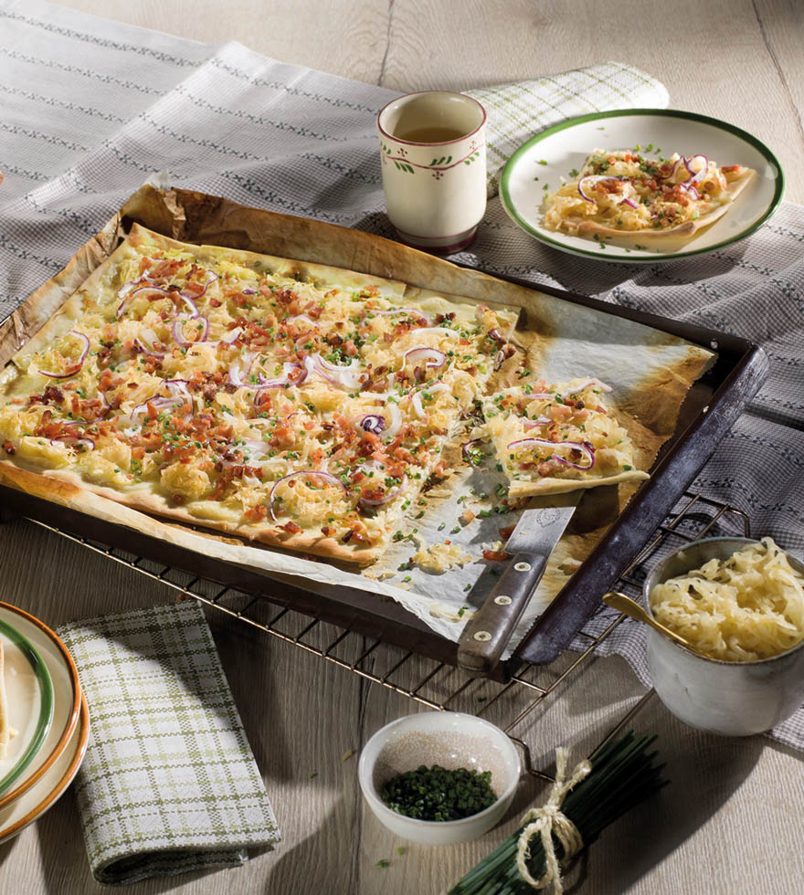 Flammkuchen mit Sauerkraut und Speck