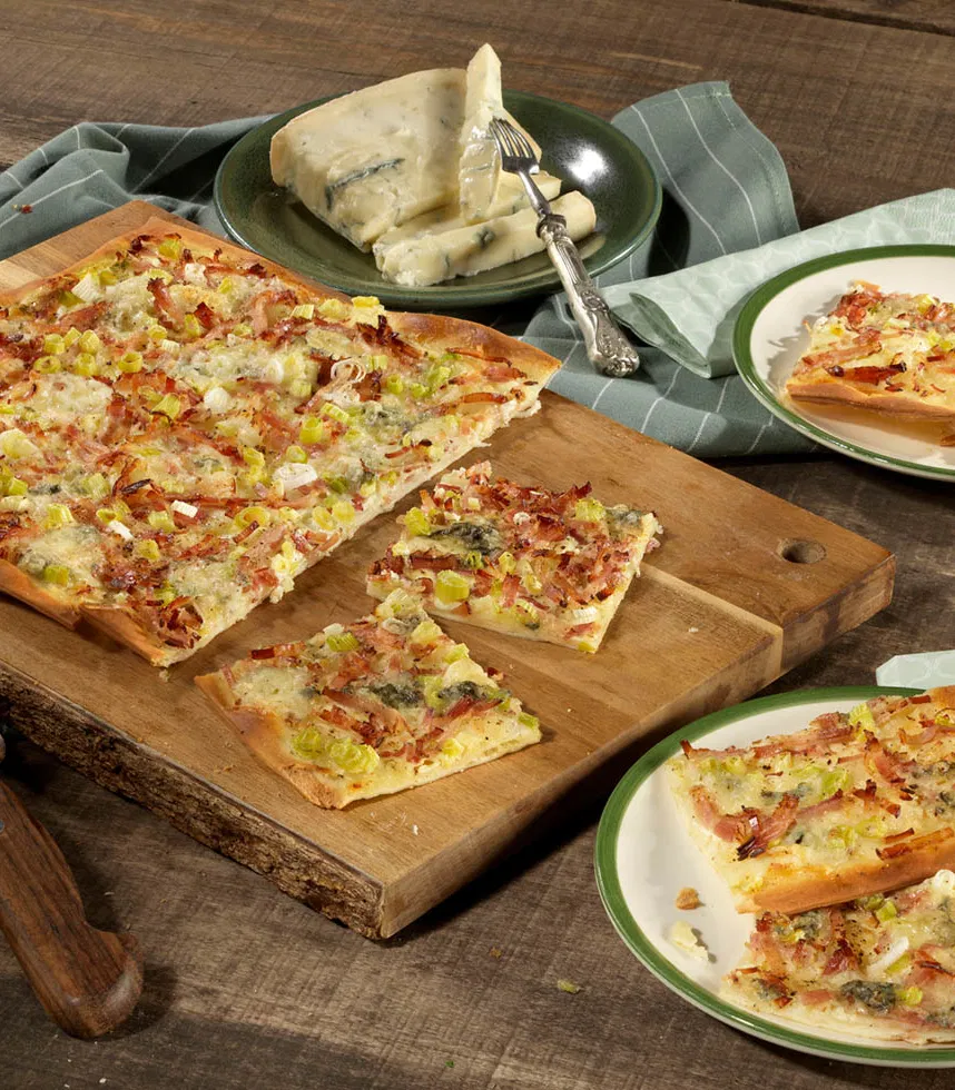 Gorgonzola Flammkuchen mit Speck