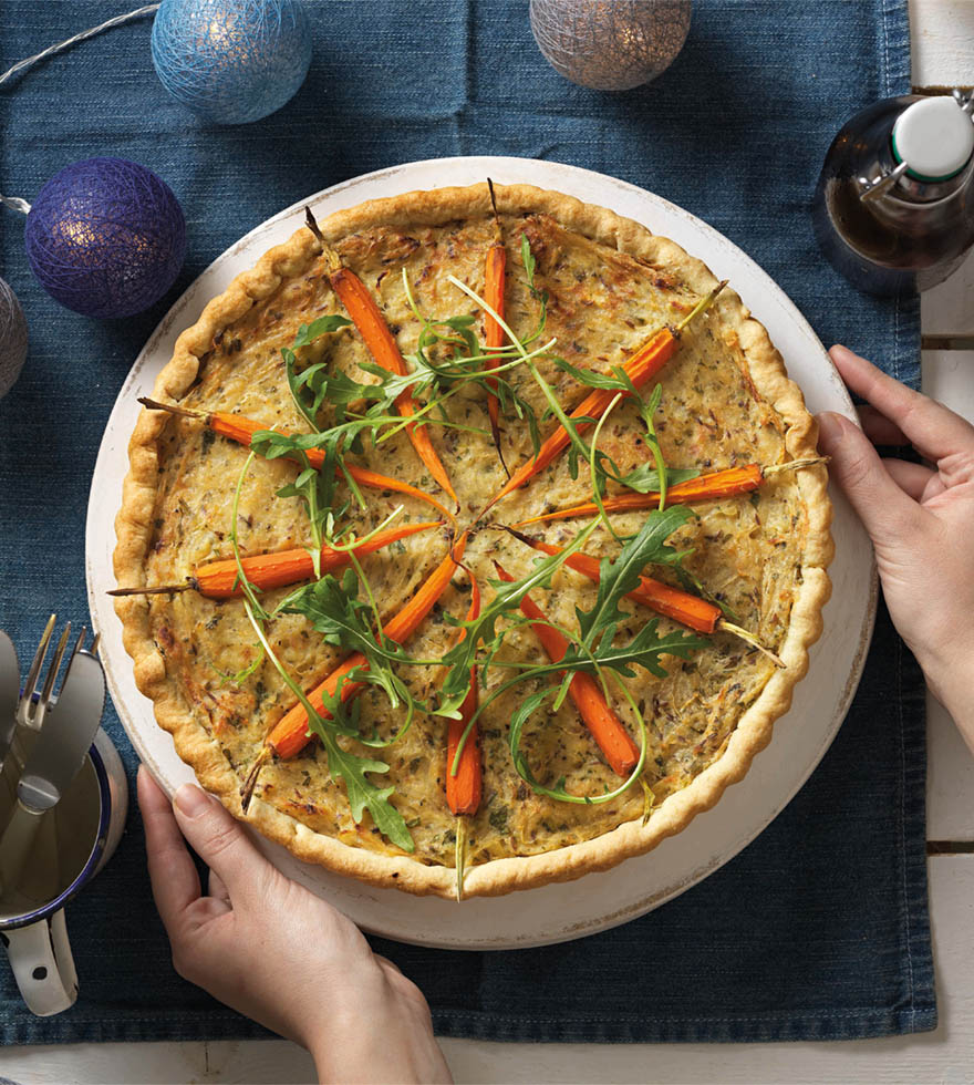 Vegane Zwiebelquiche mit Seidentofu und Karotten