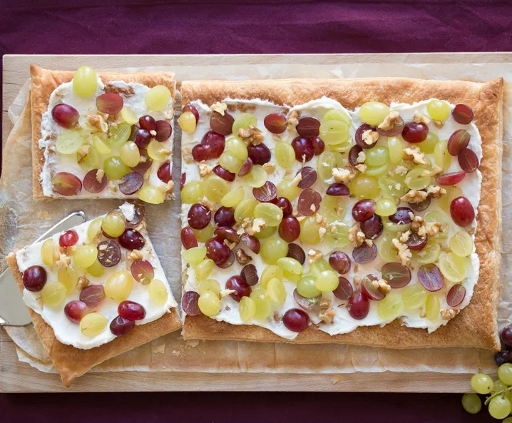 Knusprige Blätterteig-Trauben-Schnitte