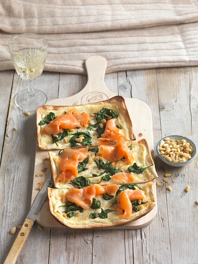 Flammkuchen mit Räucherlachs & Spinat