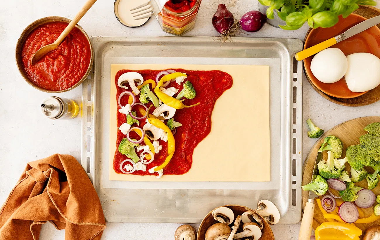 Tante Fanny Vers Pizzadeeg met tomatensaus en groenten