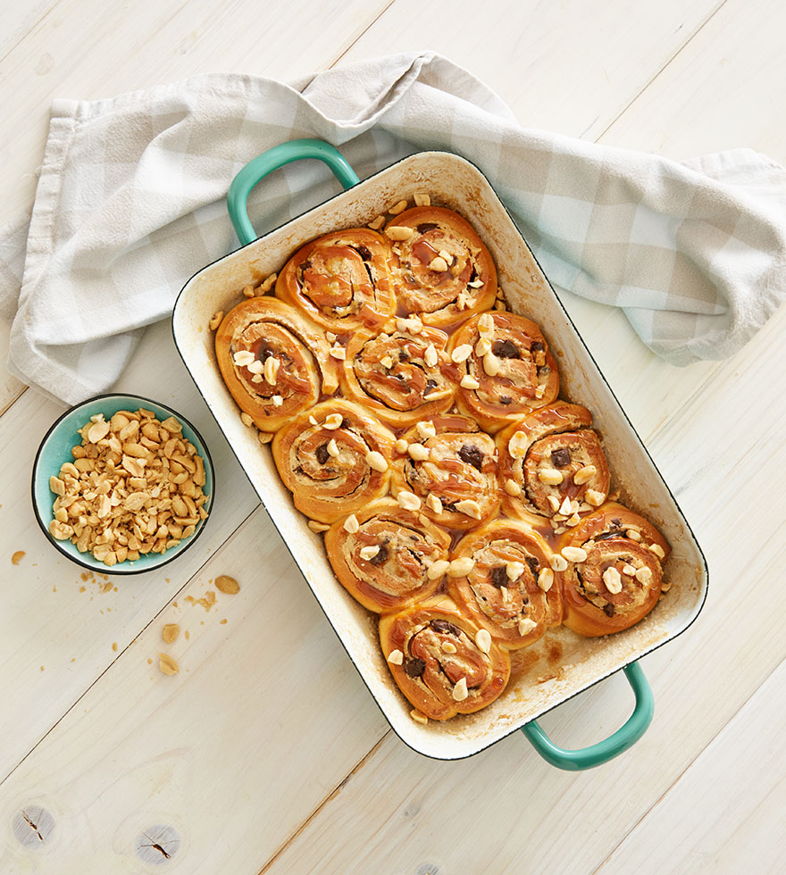 Hefeschnecken mit Erdnussbutter & Karamell