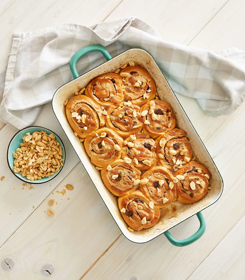 Hefeschnecken mit Erdnussbutter & Karamell