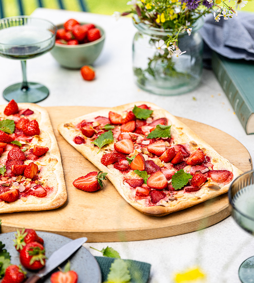 Süßer Flammkuchen mit Erdbeeren
