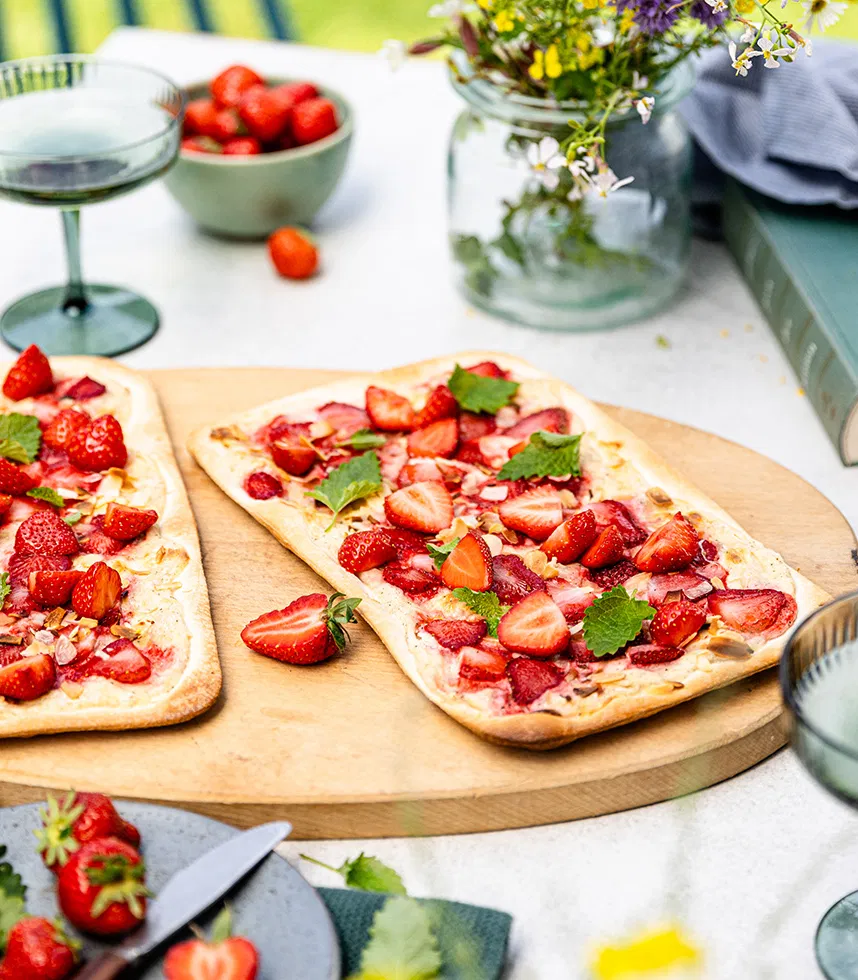 Süßer Flammkuchen mit Erdbeeren