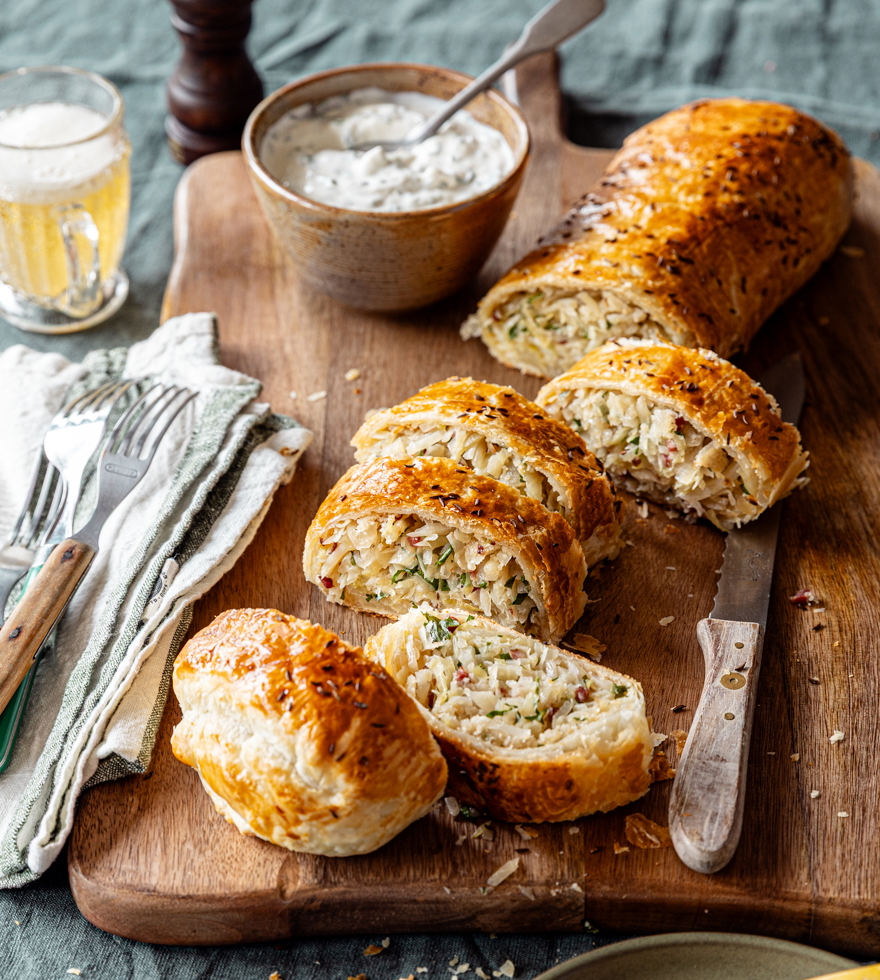 Blätterteig-Krautstrudel mit Speck