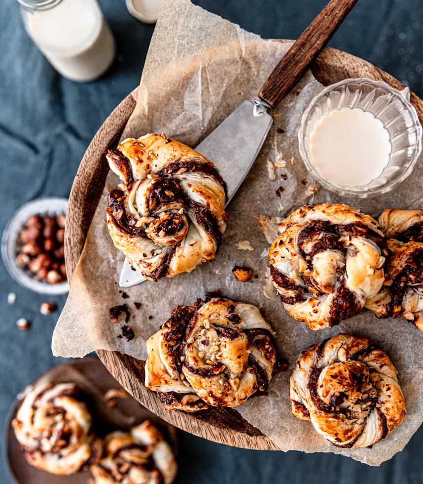 Blätterteig Schnecken mit Schoko und Haselnüssen