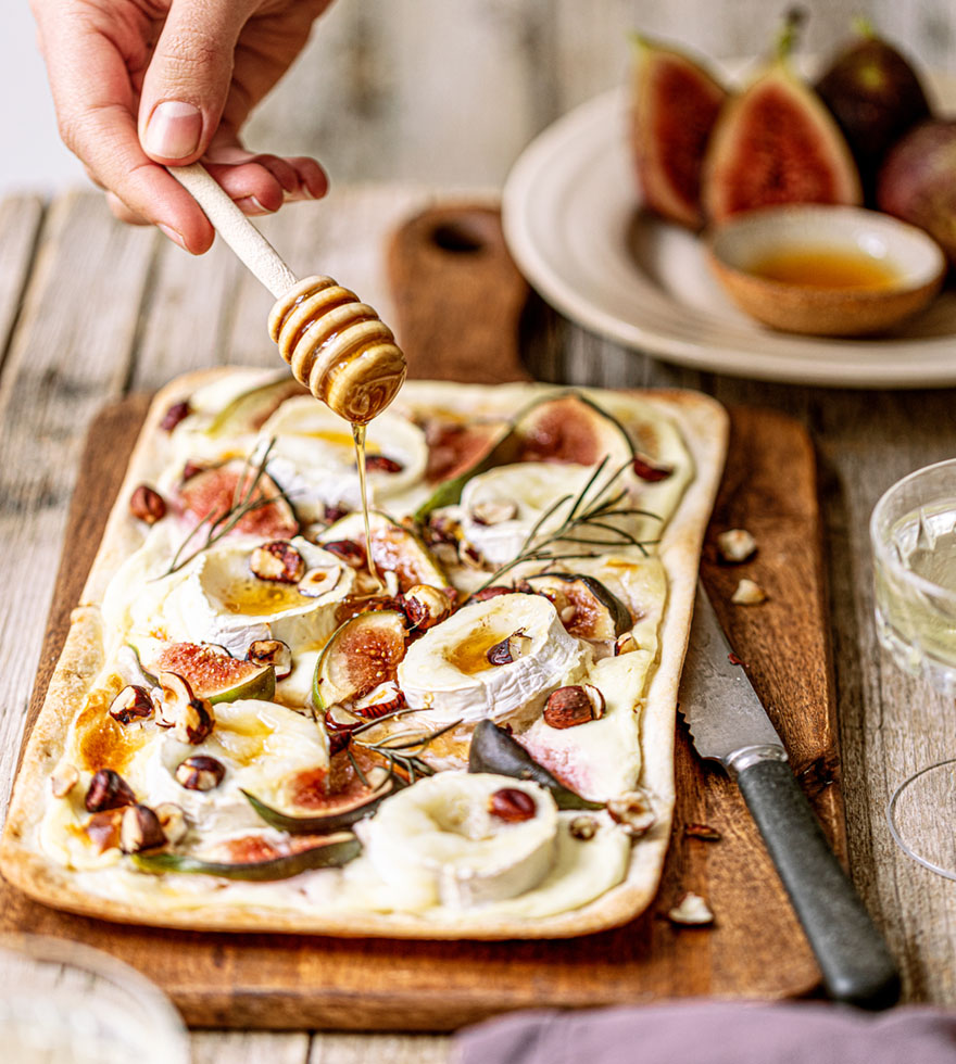 Flammkuchen mit Feigen und Ziegenkäse