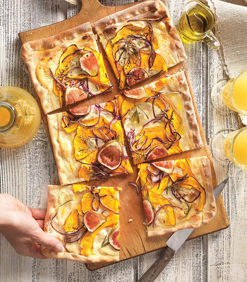 Flammkuchen mit Kürbis und Feigen