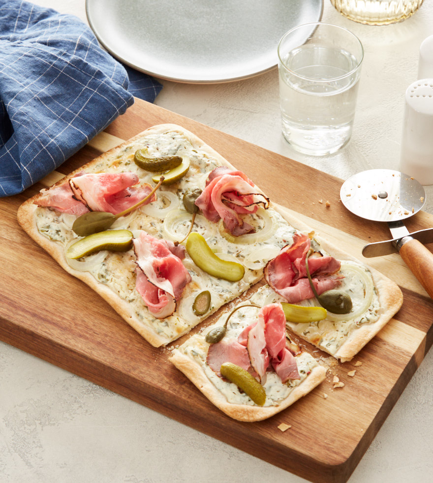 Flammkuchen mit Roastbeef und Kapern - Tante Fanny
