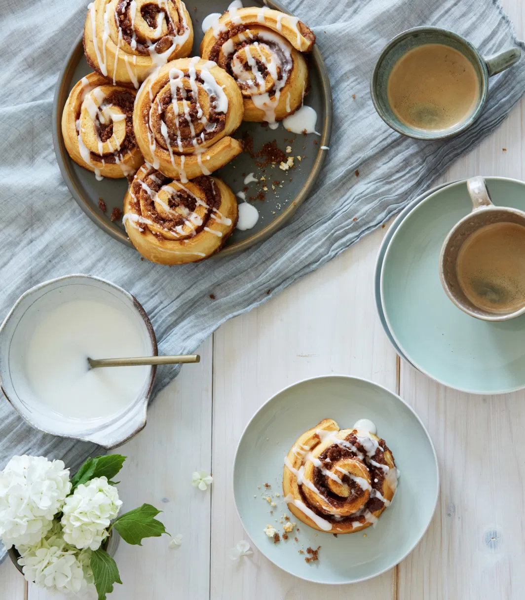 Klassische Zimtschnecken mit Zuckerguss - Rezept