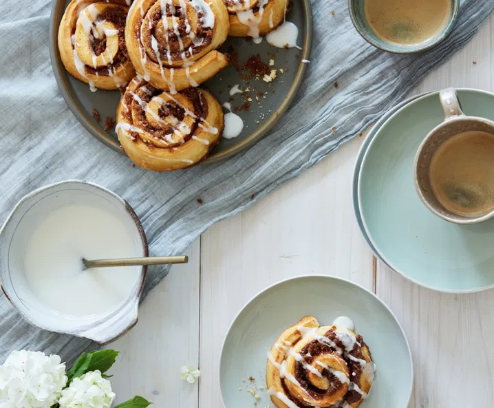 Klassische Zimtschnecken mit Zuckerguss - Rezept