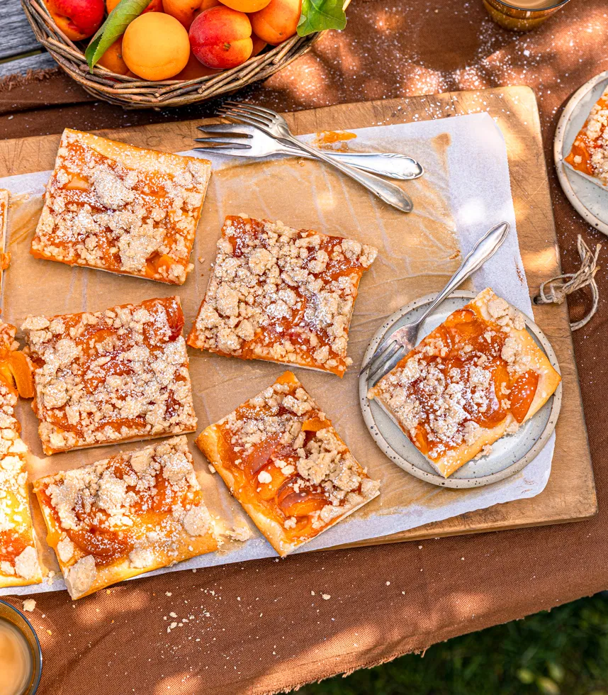 Marillen-Blechkuchen mit Streusel