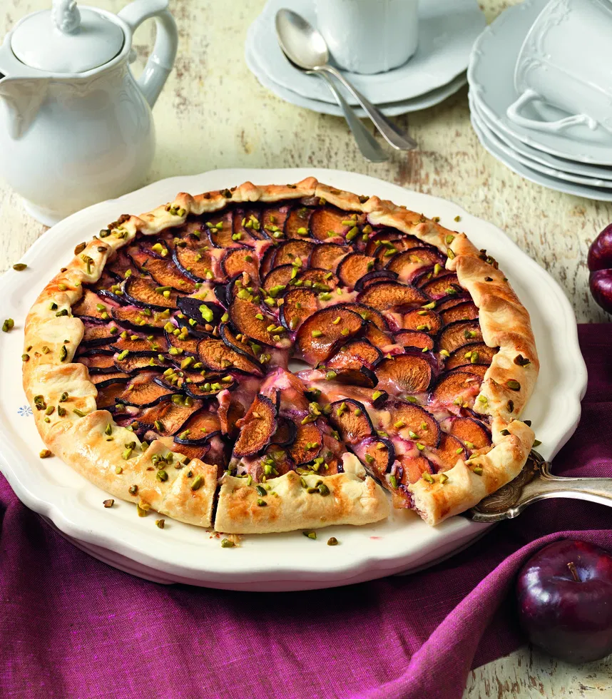 Pflaumen-Galette mit Marzipan