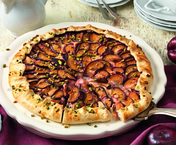 Pflaumen-Galette mit Marzipan