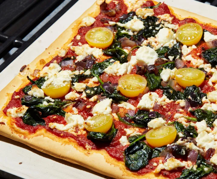 Rezept für vegetarische Pizza mit Spinat und Feta