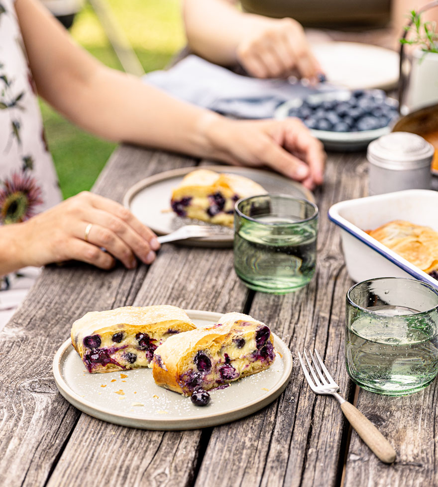 Veganer Heidelbeerstrudel mit Frangipane-Füllung