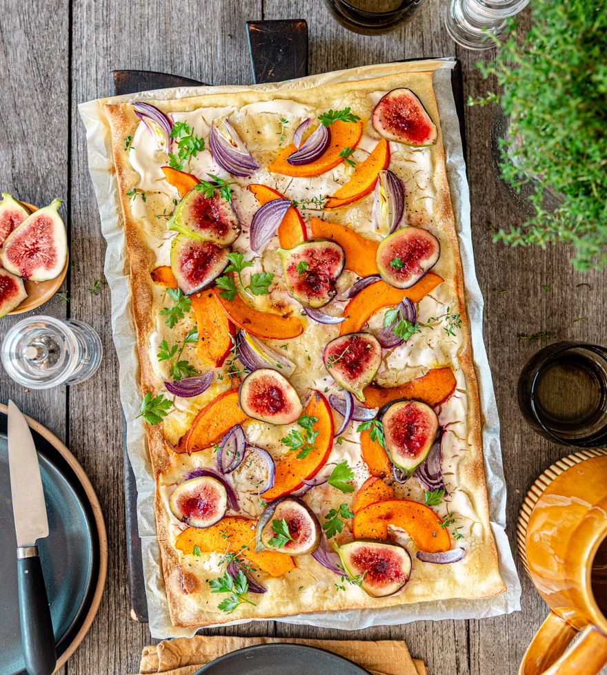 Veganer Flammkuchen mit Kürbis und Feigen