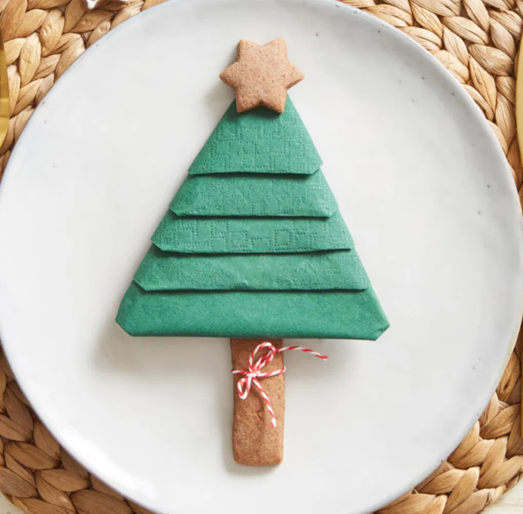 DIY Tannenbaum aus Serviette falten
