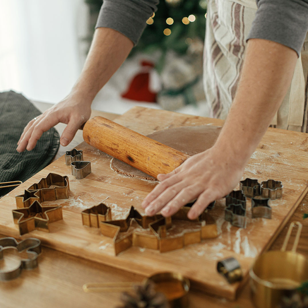 Lebkuchen-Geschenkanhänger: Teig ausrollen