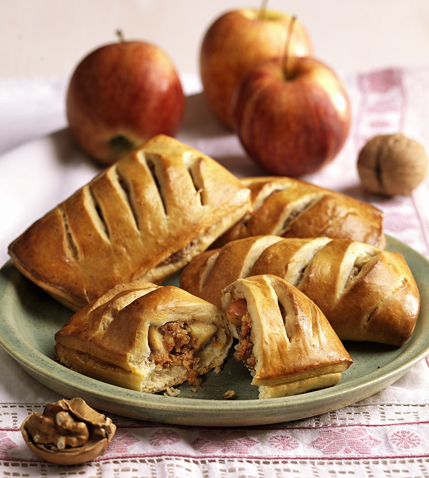 Apfel-Nuss-Jalousien mit Hefeteig