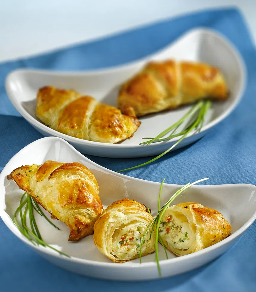 Eier-Räucherlachs Kipferl aus Blätterteig