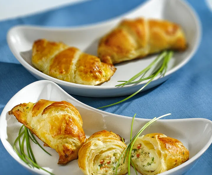 Eier-Räucherlachs Kipferl aus Blätterteig