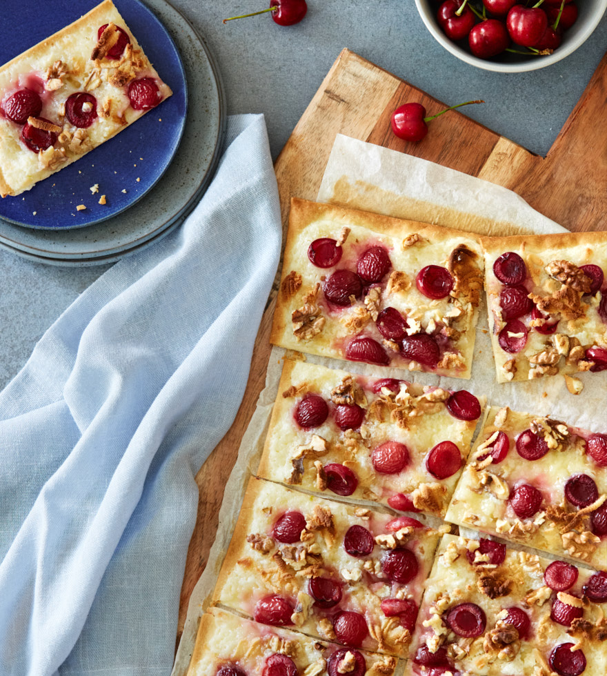 süßer Flammkuchen mit Kirschen