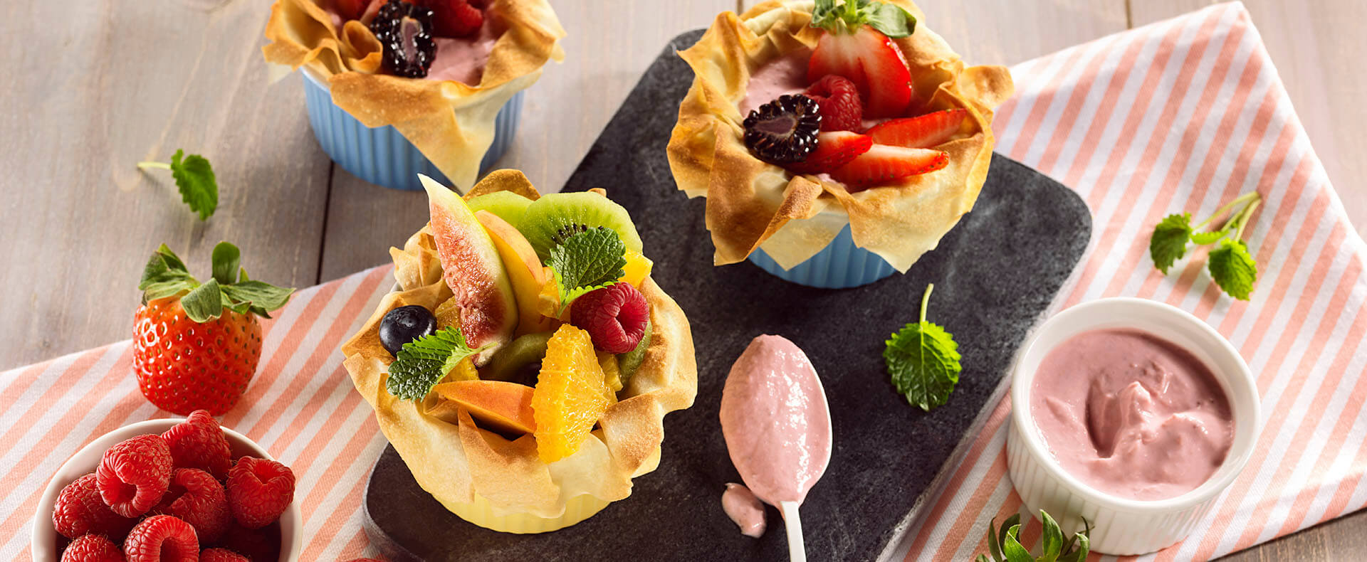 Süß gefüllte Strudelteigkörbchen