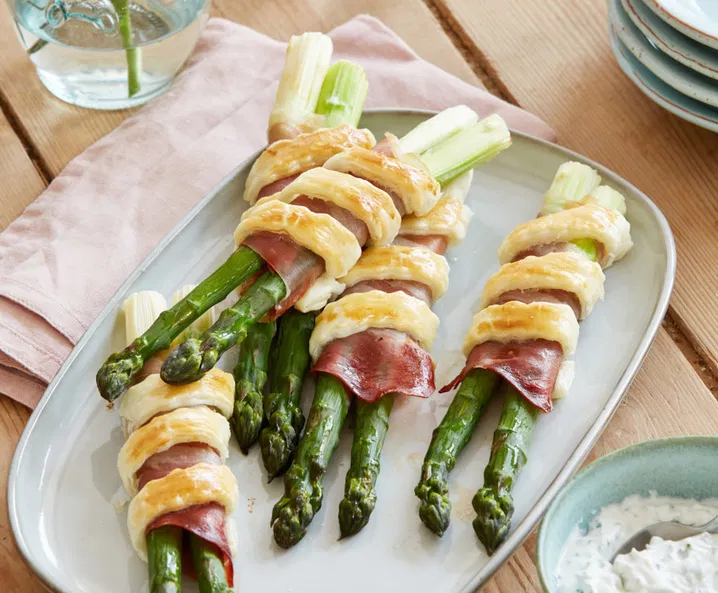 Spargelstangen mit Prosciutto