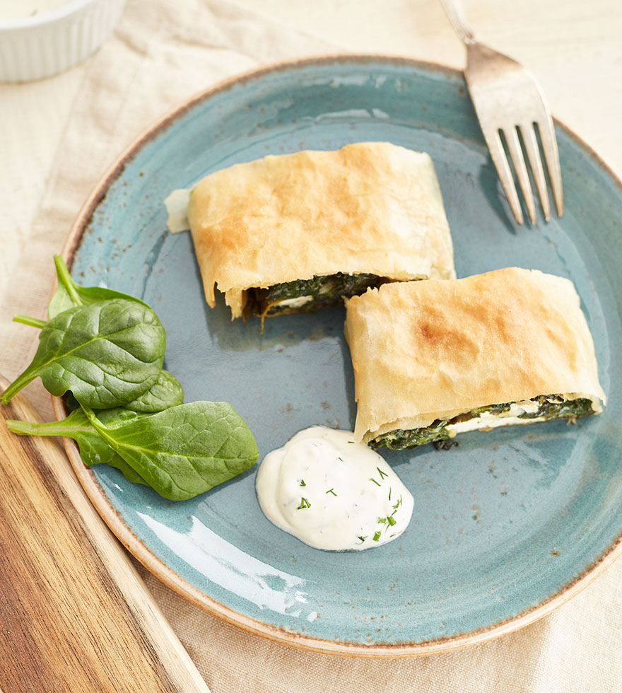 Spinat Feta Strudel mit gezogenem Strudelteig
