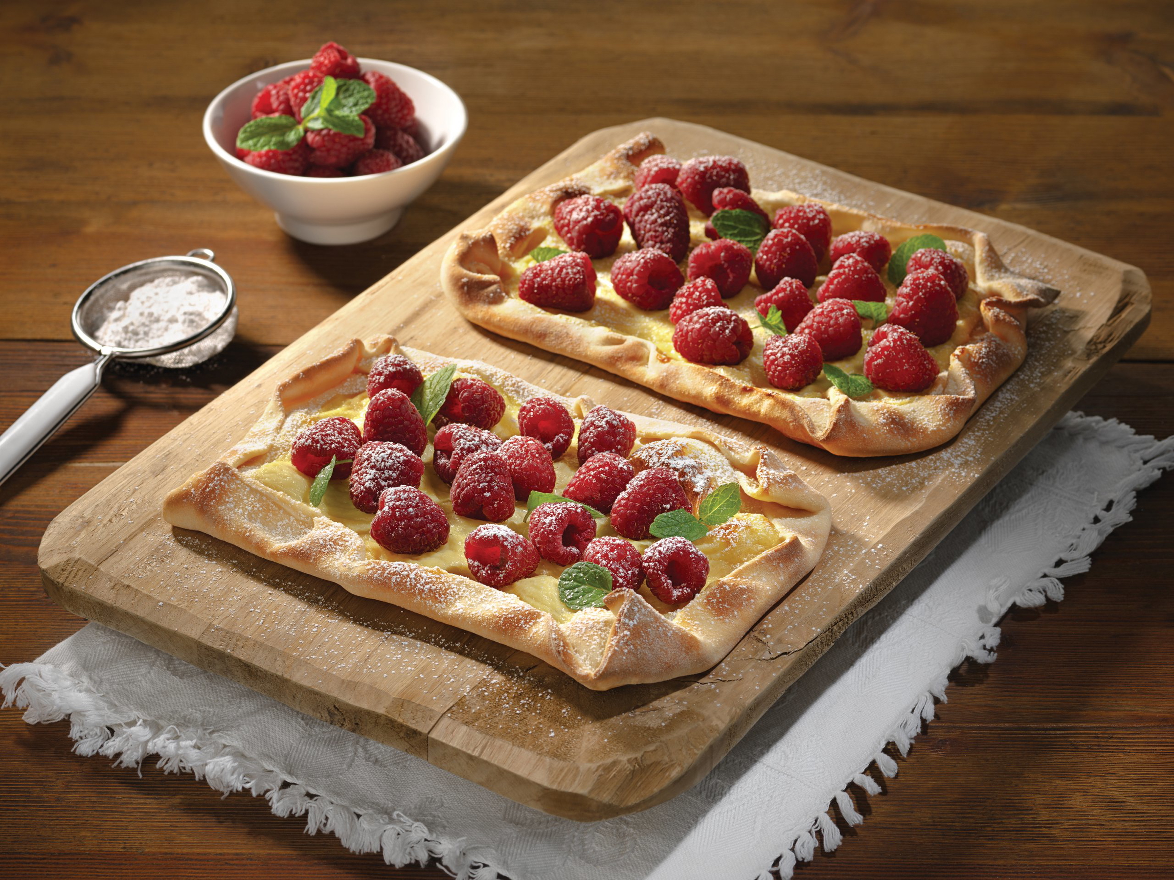 Vanille-Flammkuchen mit Himbeeren