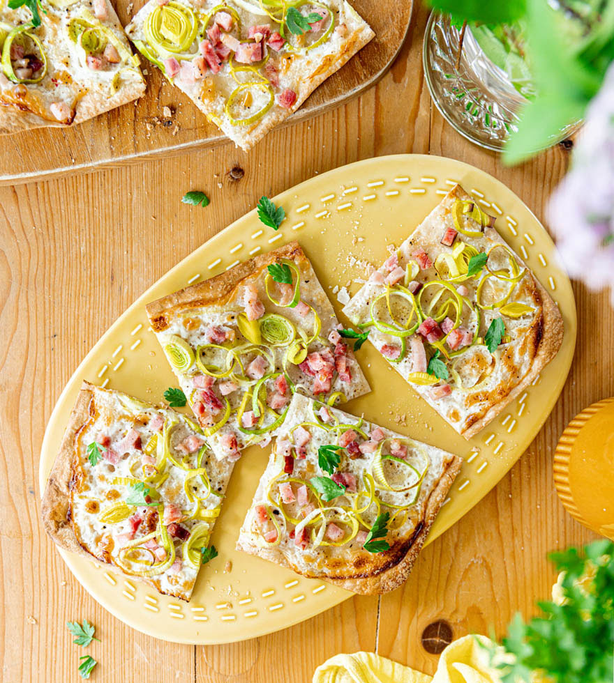 Flammkuchen mit Schinken und Lauch