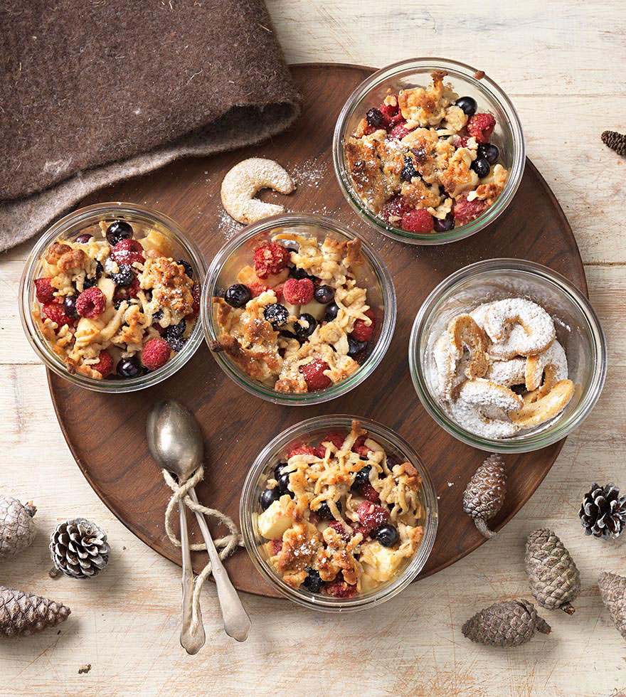 Apfel-Beeren-Crumble-mit-Vanillekipferlstreusel