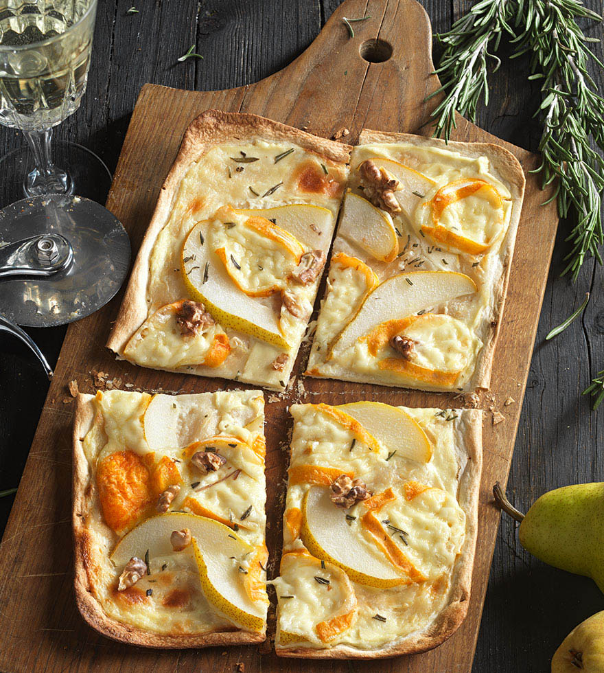 Flammkuchen mit Rotschmierkäse und Birne Tante Fanny