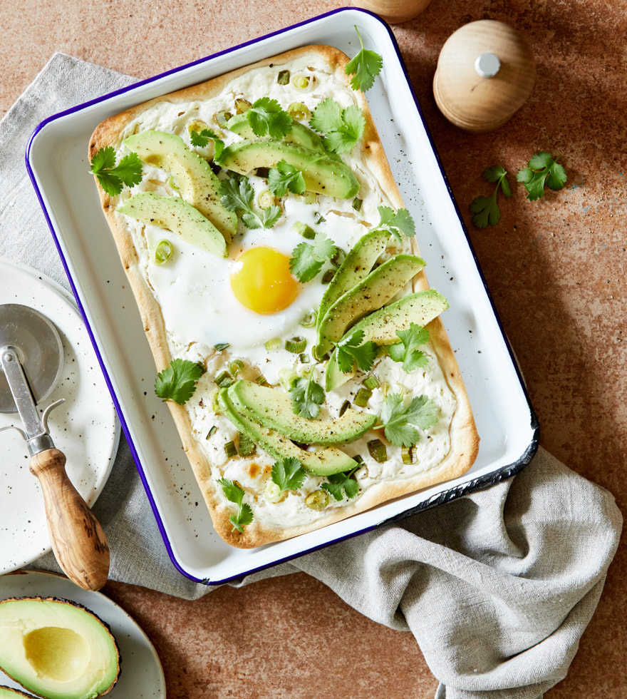 Flammkuchen mit Spiegelei und Avocado - Tante Fanny