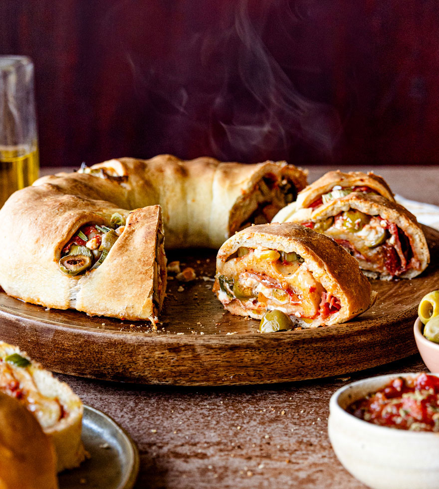 Pizzaring mit Schinken und Feta