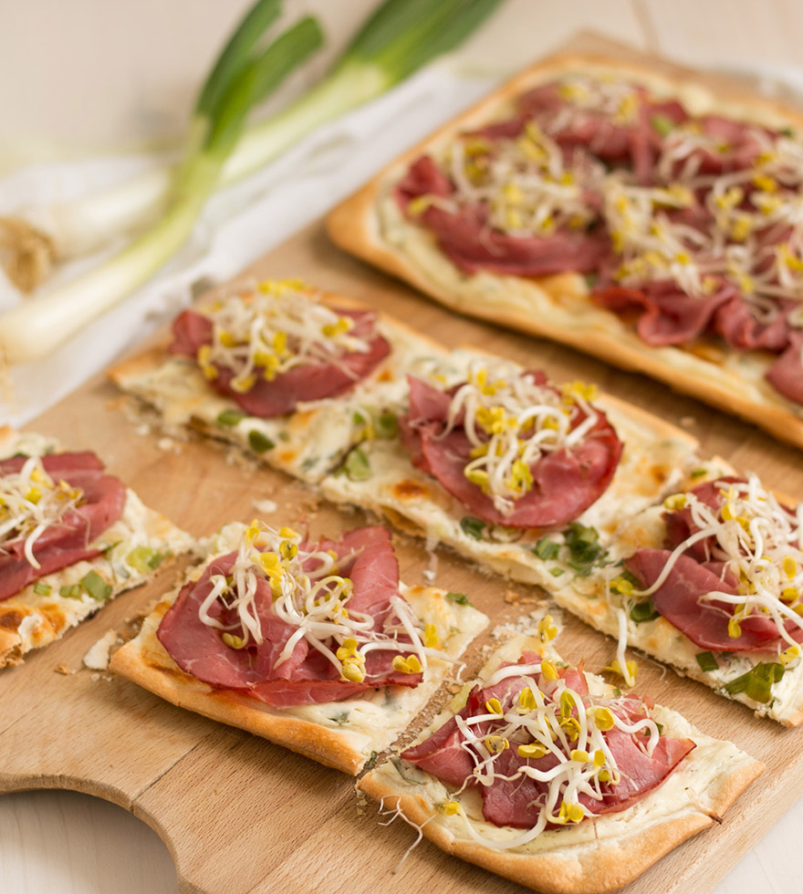 Flammkuchen mit Rindersaftschinken