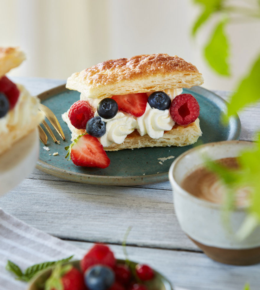 Blätterteigschnitten mit Beeren