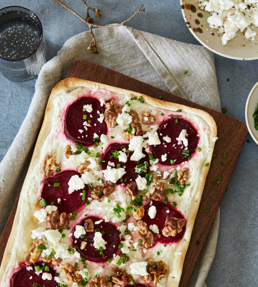 Flammkuchen mit Rote Rüben und Feta