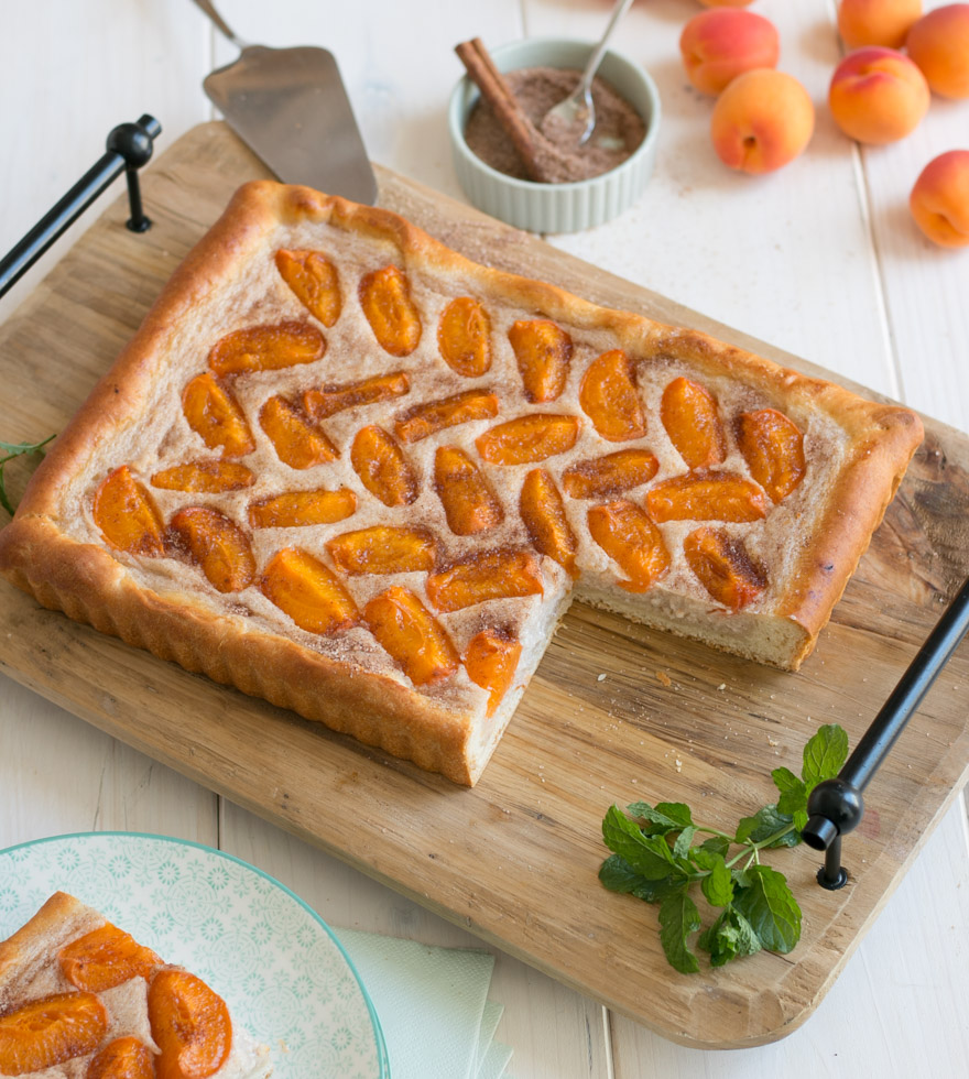 Grieß-Marillenkuchen Hefeteig - Tante Fanny