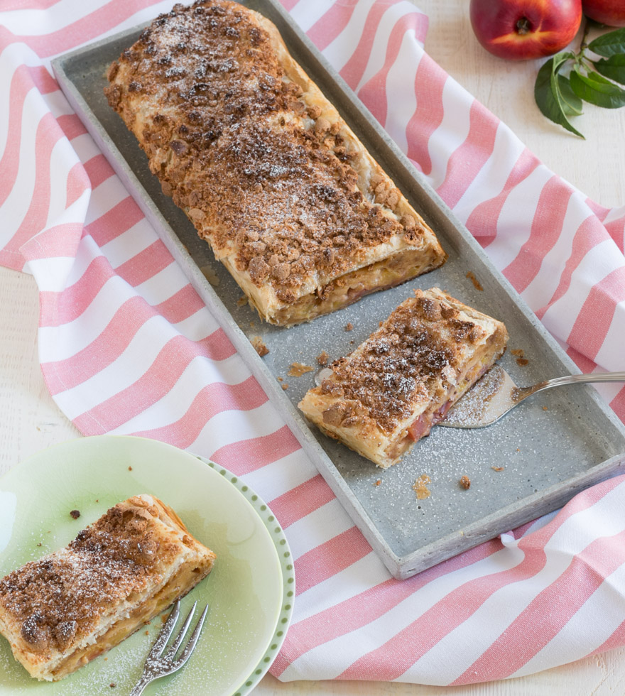 Nektarinen-Mascarpone Strudel Blätterteig