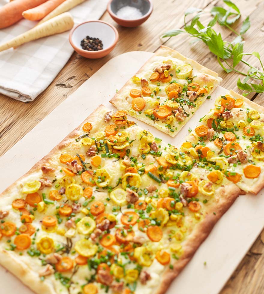 Rezept für Flammkuchen mit Pastinaken und Karotten
