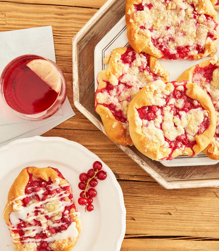 Johannisbeertaler mit Streusel - Hefeteig Rezept