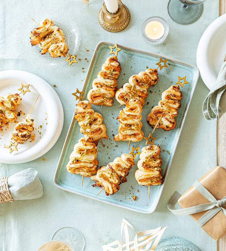 Blätterteigbäumchen mit Lachs