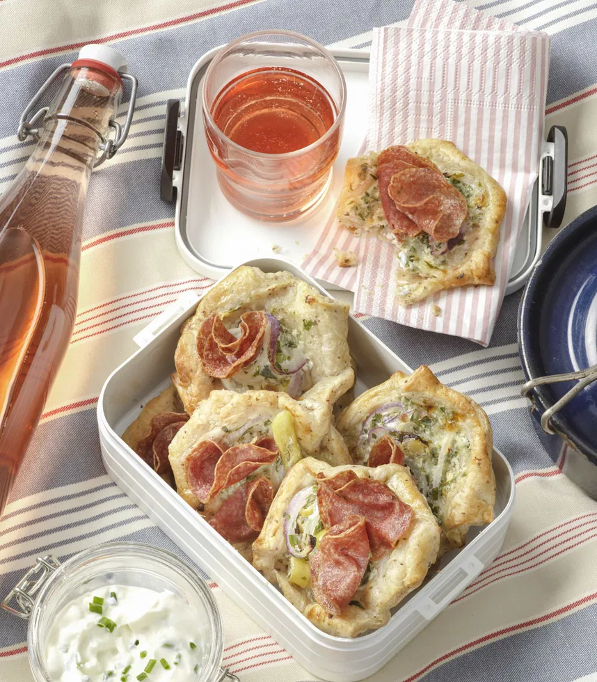 Blätterteig-Kissen mit Salami - Rezept