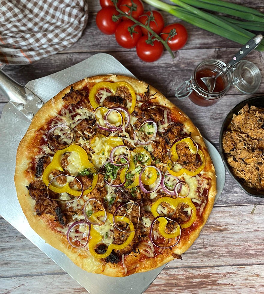 Pulled Pork Pizza vom Grill