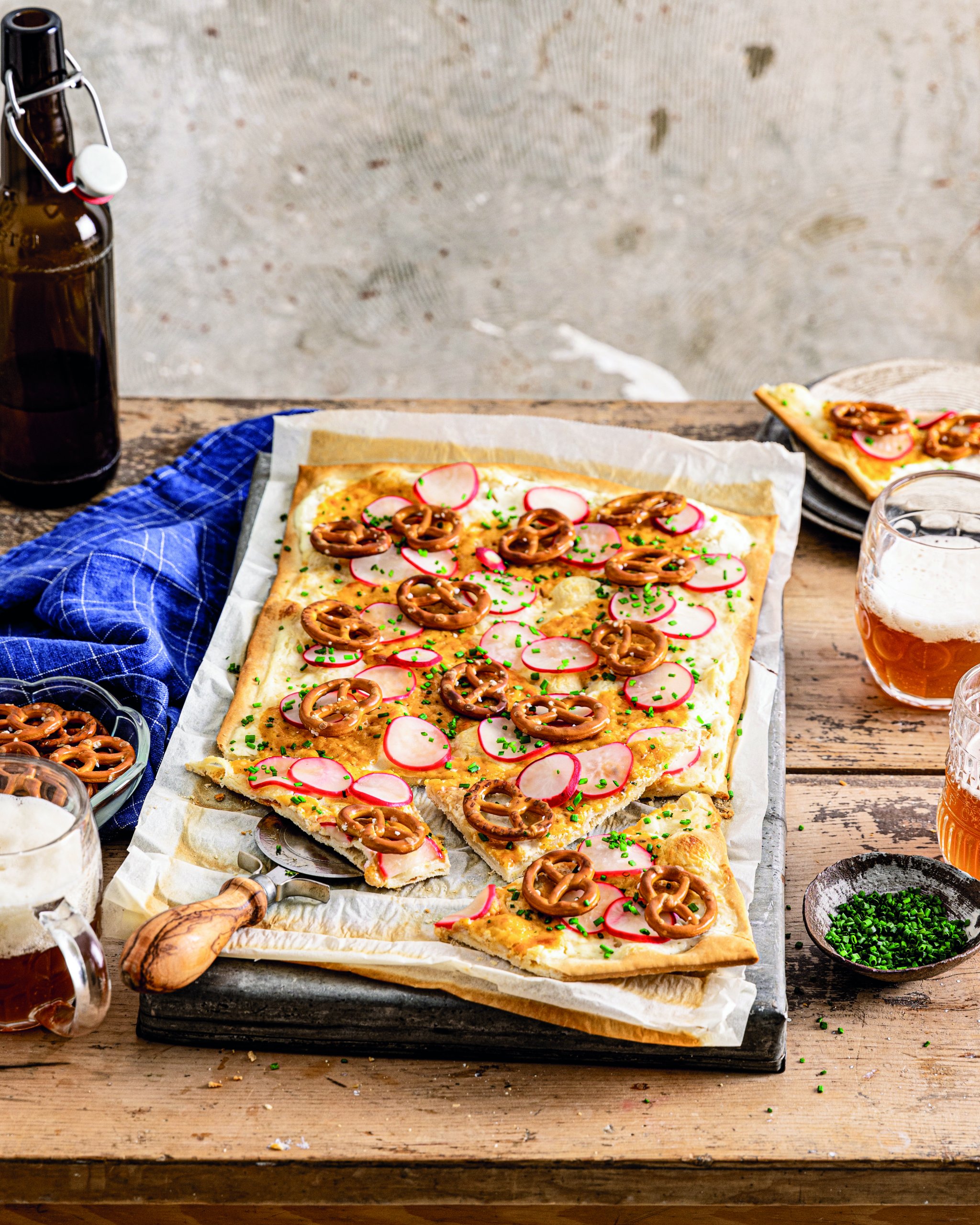 Bayrischer-Brotzeit-Flammkuchen mit Obatztem